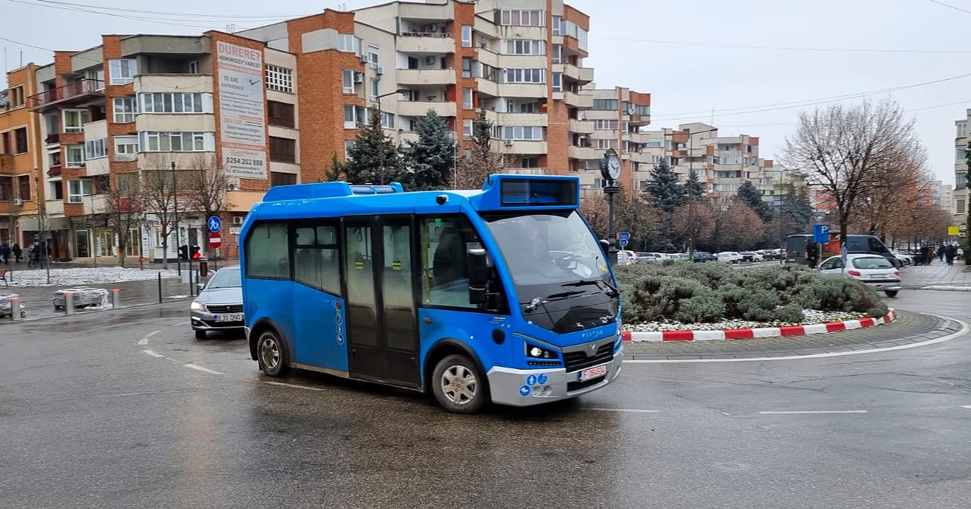 Primele microbuze electrice circulă pe străzile Devei, în curse de probă