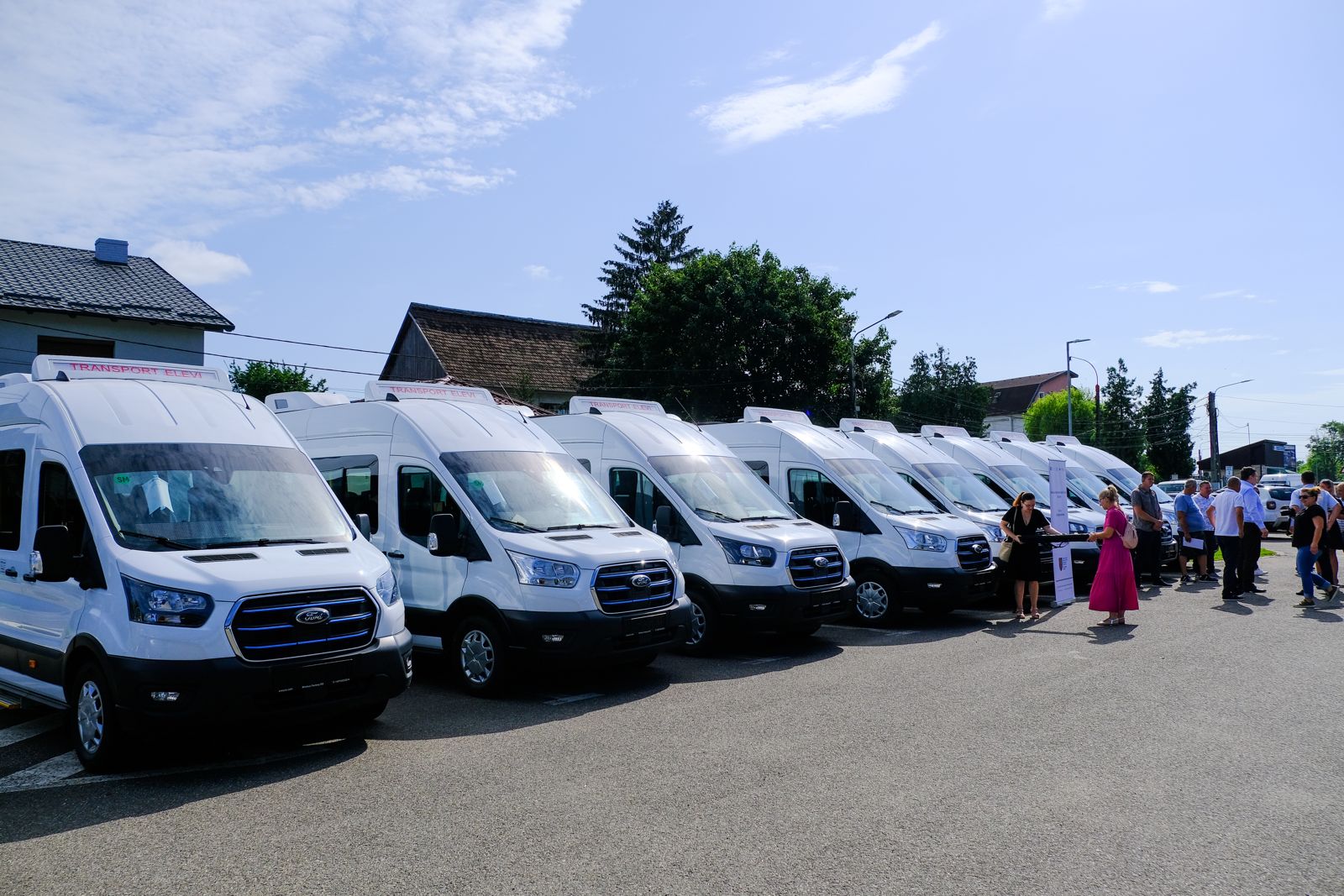 Opt microbuze electrice pentru elevi au sosit în județul Satu Mare
