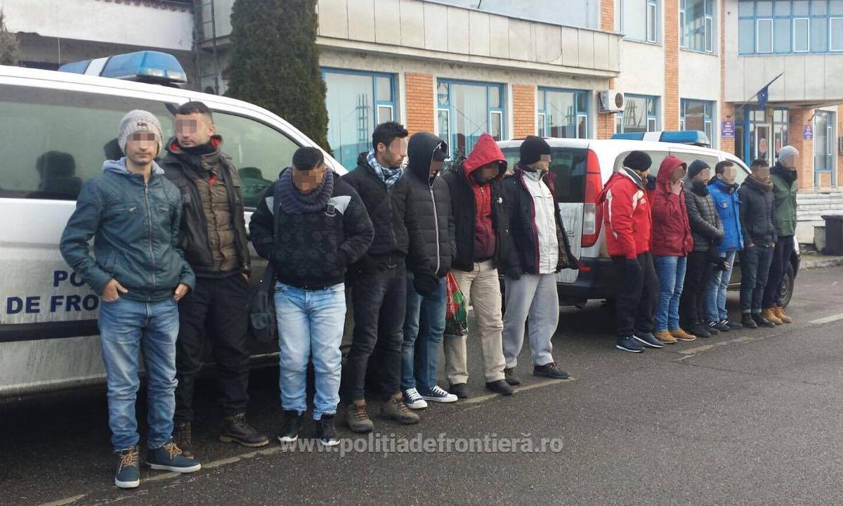 Nouă cetățeni din Irak și Maroc care au încercat să iasă ilegal din țară călăuziți de un cetățean bulgar, depistați în vama Borș