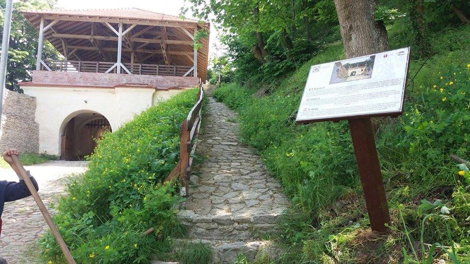 Au fost amplasate panouri informative pe Cetatea Deva