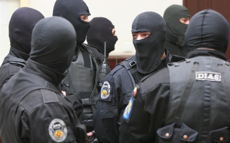 Poliţiştii din Alba efectuează 7 percheziţii