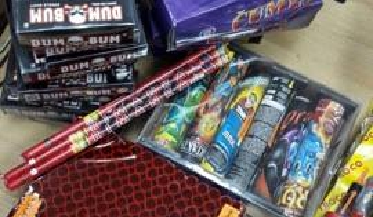Materiale pirotehnice interzise, confiscate de polițiștii din Ștei de la un localnic