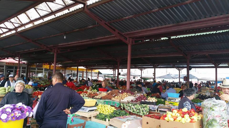 Vezi prețurile legumelor și alimentelor comercializate în piața din Hunedoara