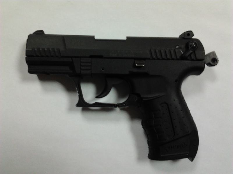 Incident la o școală. Un elev a venit cu un pistol care s-a descărcat accidental