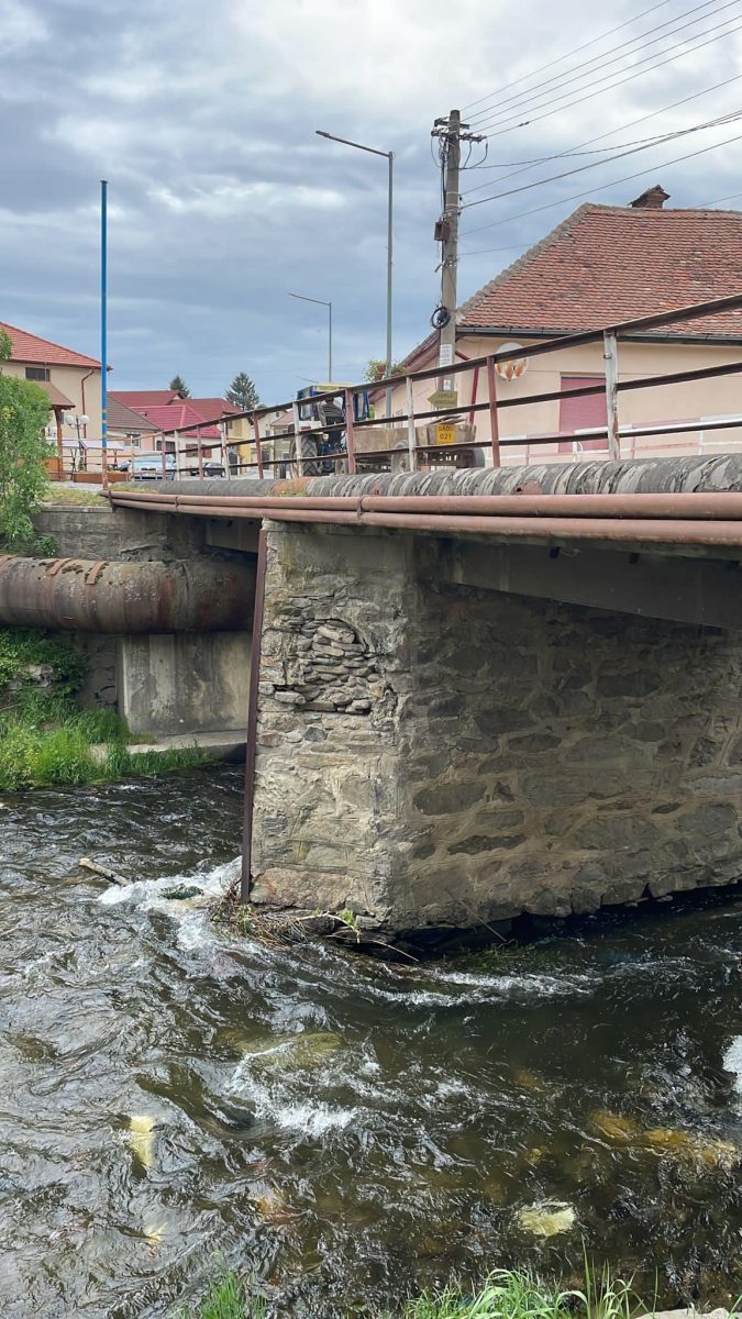Podul din centrul comunei Sadu va fi demolat