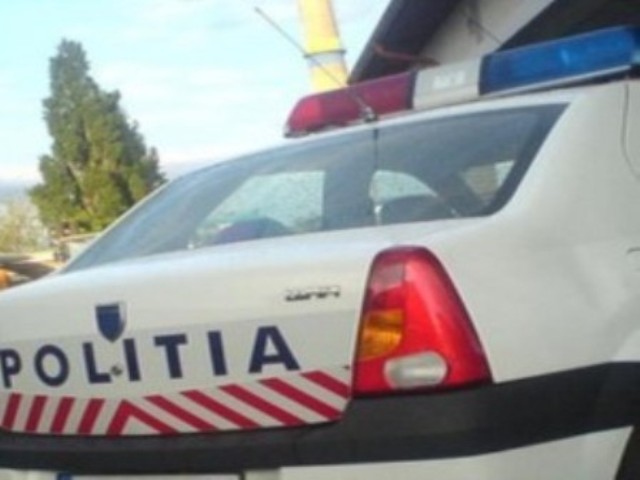 Autoturism neînmatriculat, depistat în trafic pe o stradă din Aiud