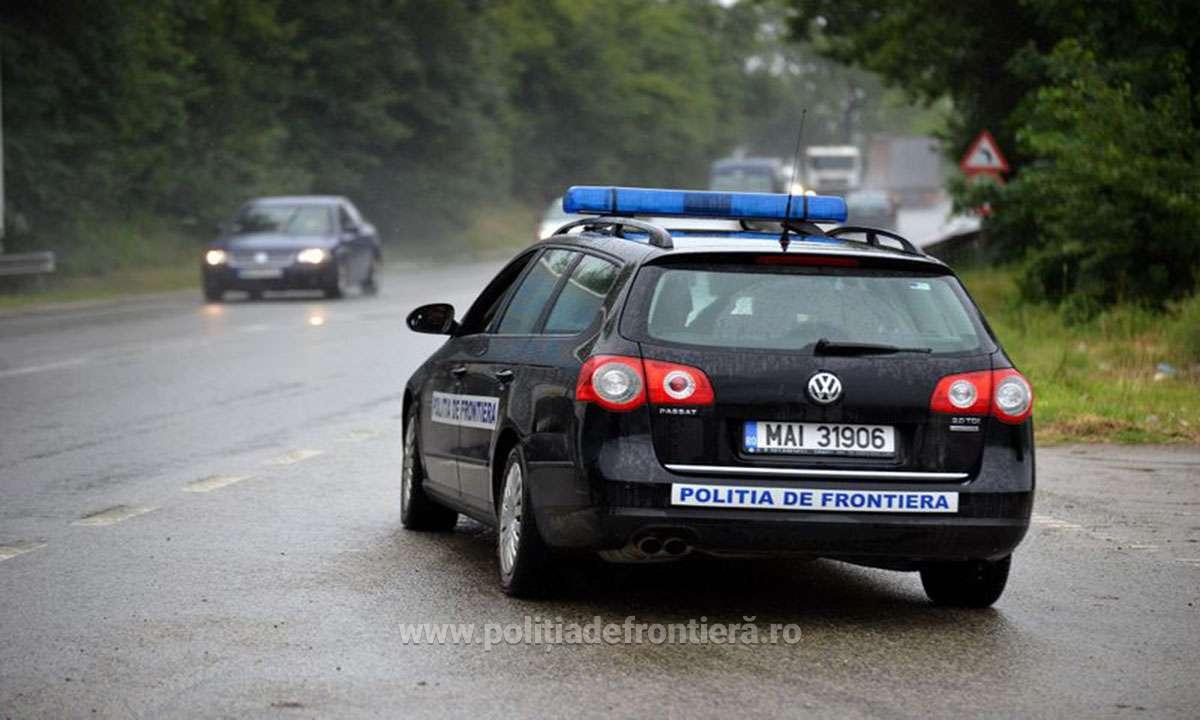 Mașină fără plăcuțe de înmatriculare condusă de un tânăr maramureșean fără permis