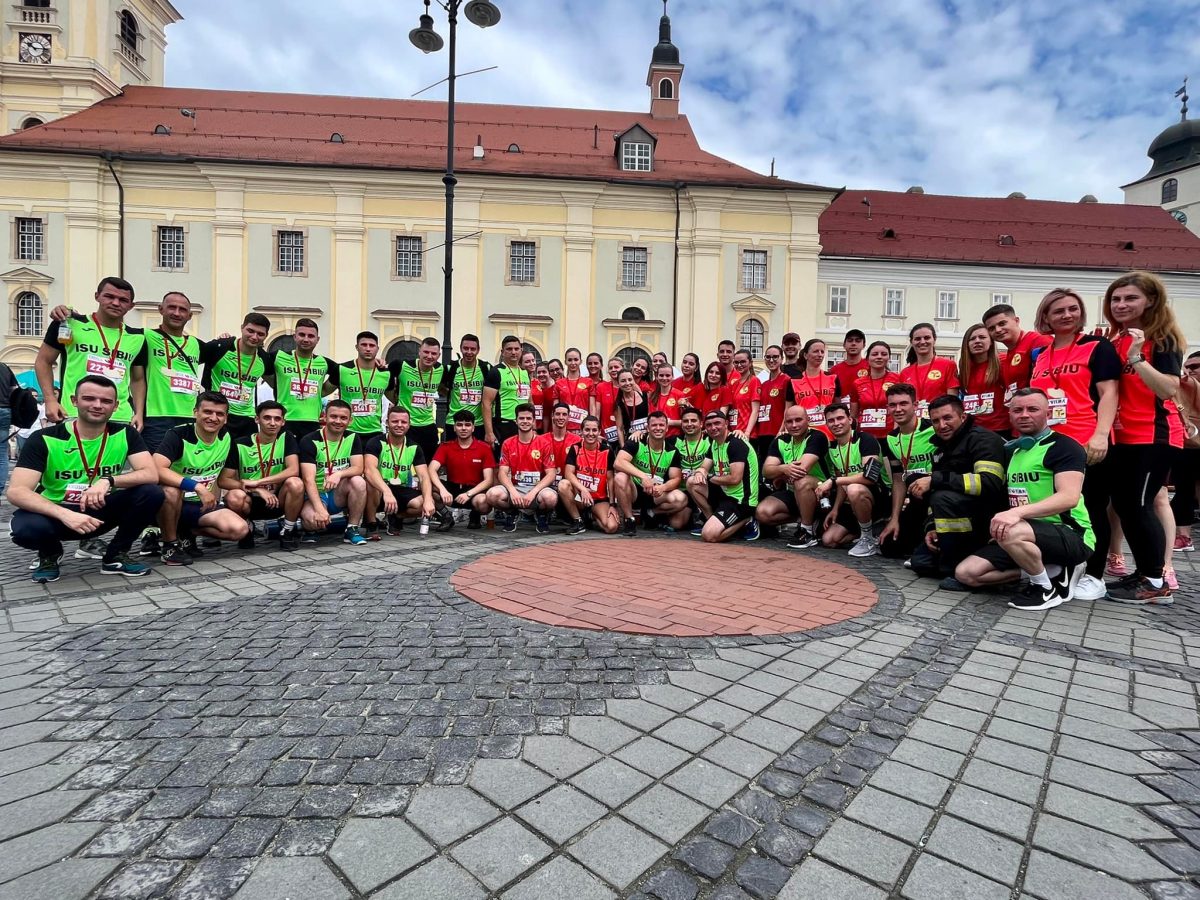 Peste 70 de pompieri militari și voluntari SMURD au alergat la Maratonul Internațional Sibiu