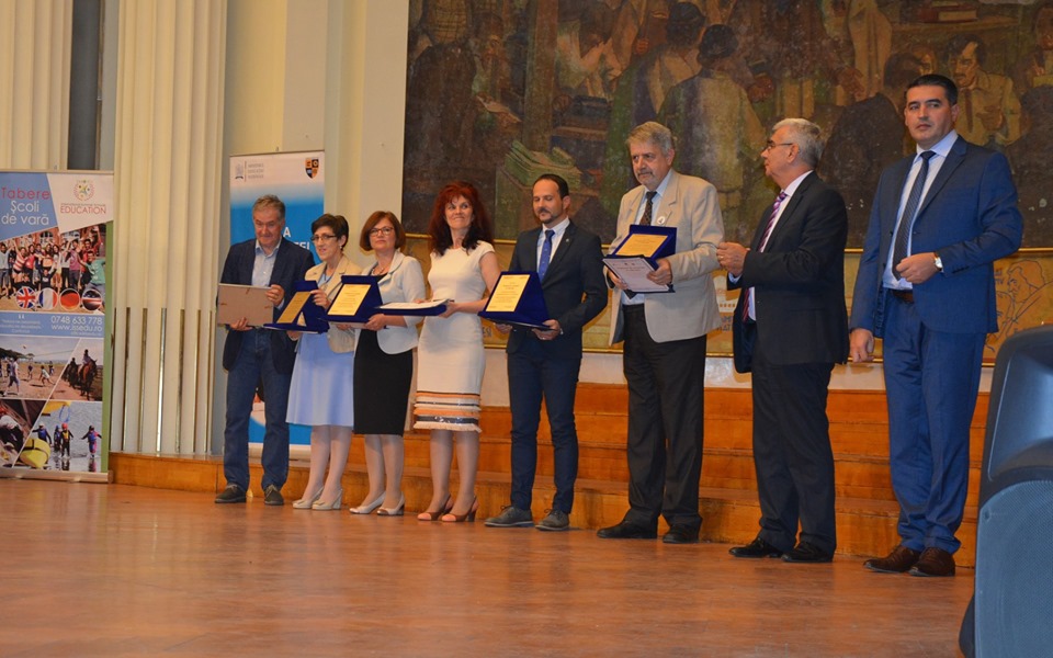 Consiliul Judeţean Cluj a premiat elevii și profesorii de elită ai județului