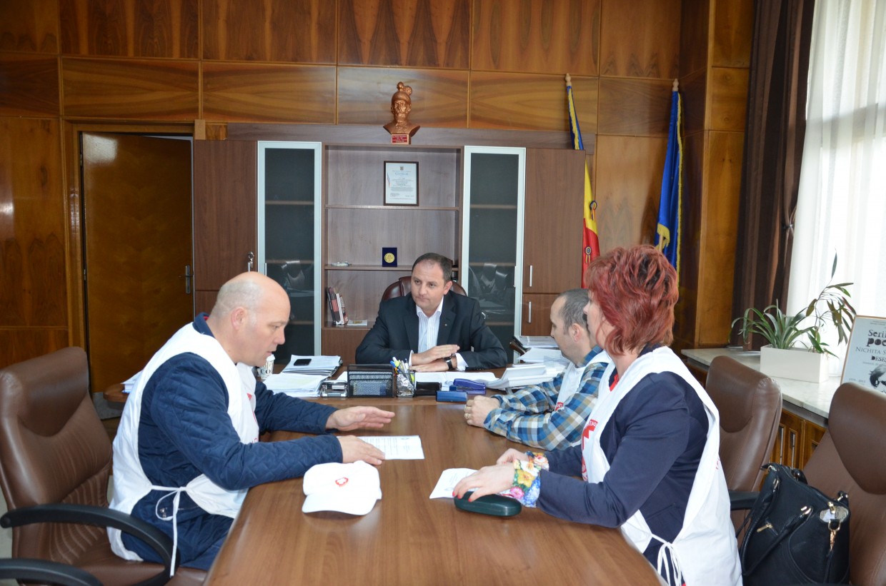 Sindicatul Sanitas a pichetat Prefectura Maramureș