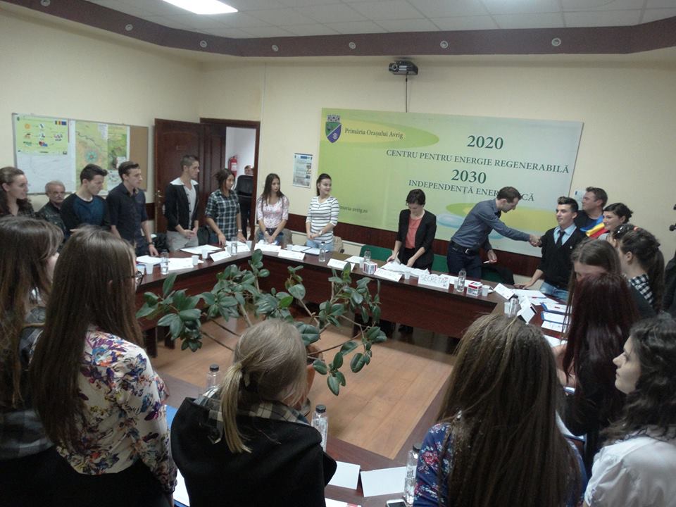 Liceenii din Avrig au participat la o simulare de ședință a Consiliului Local