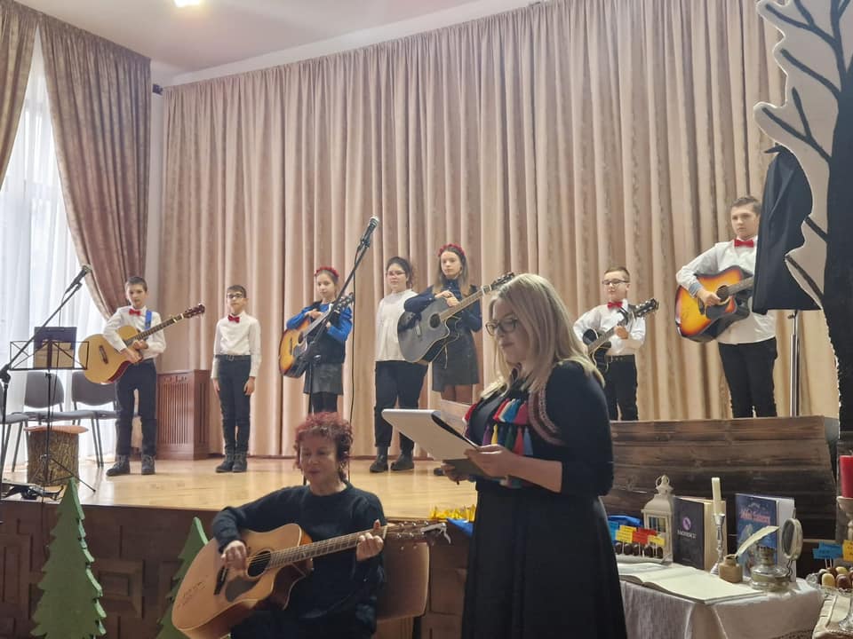 Casa de Cultură din Tășnad a găzduit o întâlnire cu muzica și poezia românească