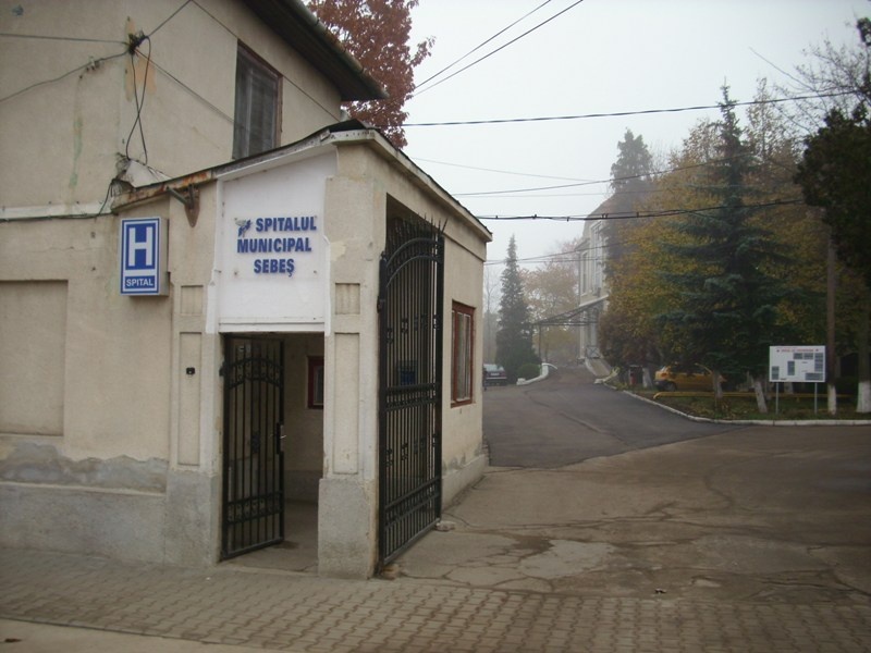 Spitalul Municipal Sebeş nu mai oferă temporar servicii de cardiologie. Toate cazurile se redirijează către SSpitalul Judeţean de Urgenţe Alba Iulia, conform unui protocol de colaborare intra-spitalicească