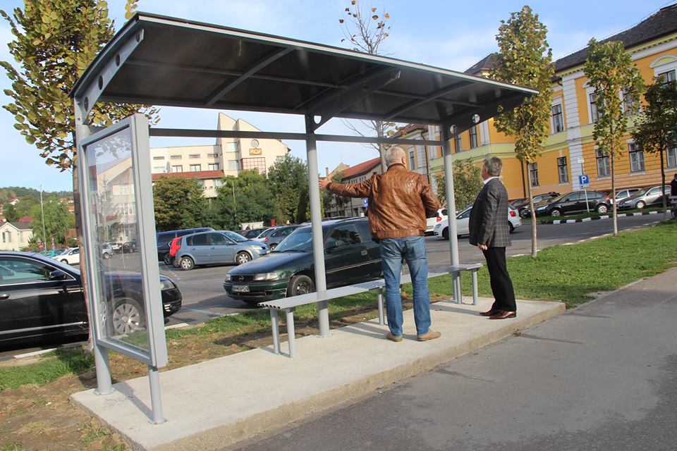 18 platforme de beton noi pentru stațiile de autobuz din Zalău