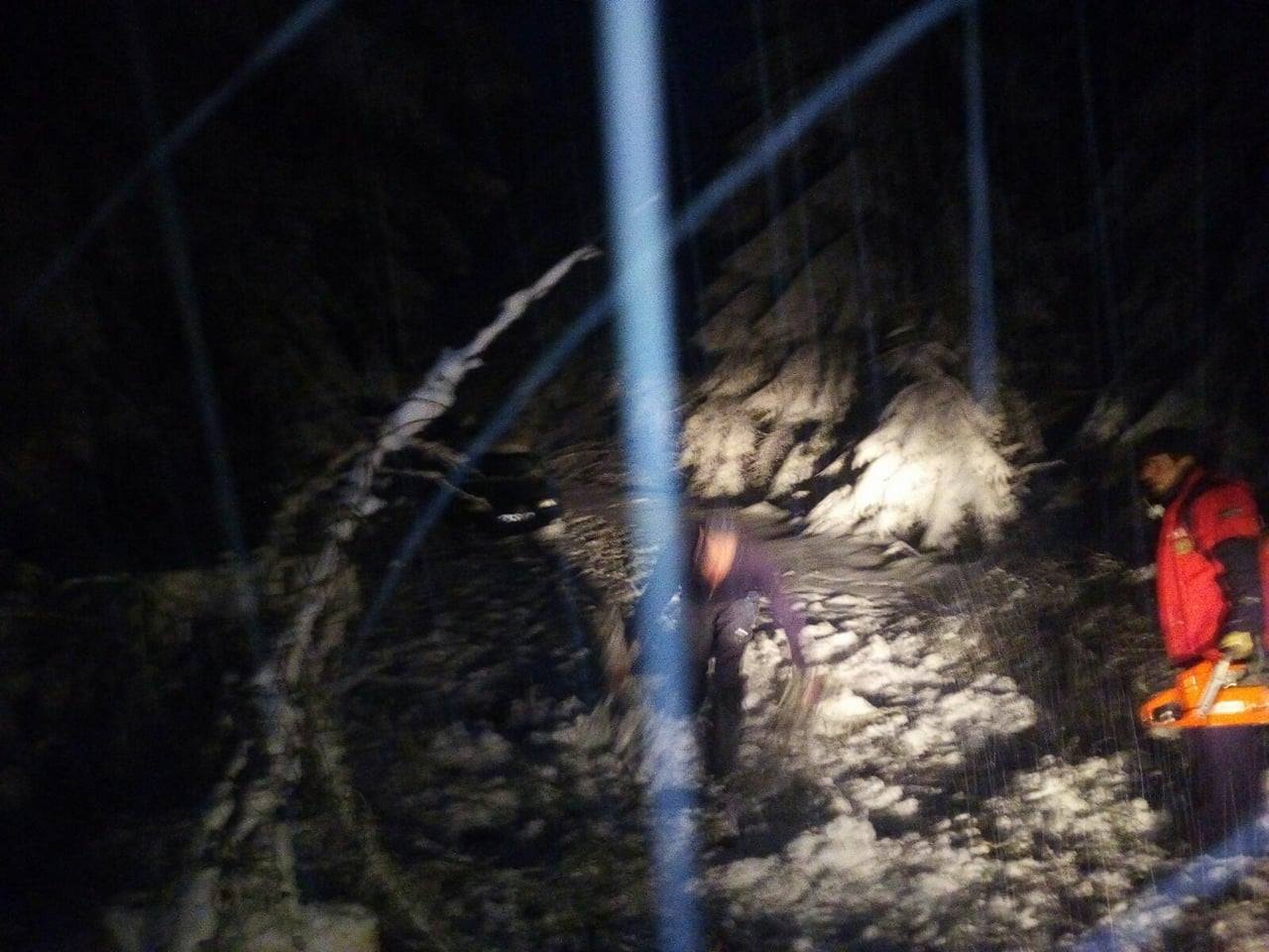 Un jandarm aflat în concediu a ajutat doi studenţi blocați pe Valea Blaznei