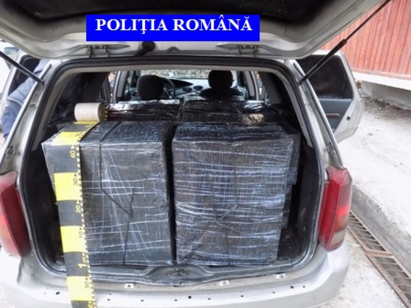 Dragomirești: Cetățean ucrainean prins în flagrant, în timp ce transporta mii de pachete de țigări de contrabandă