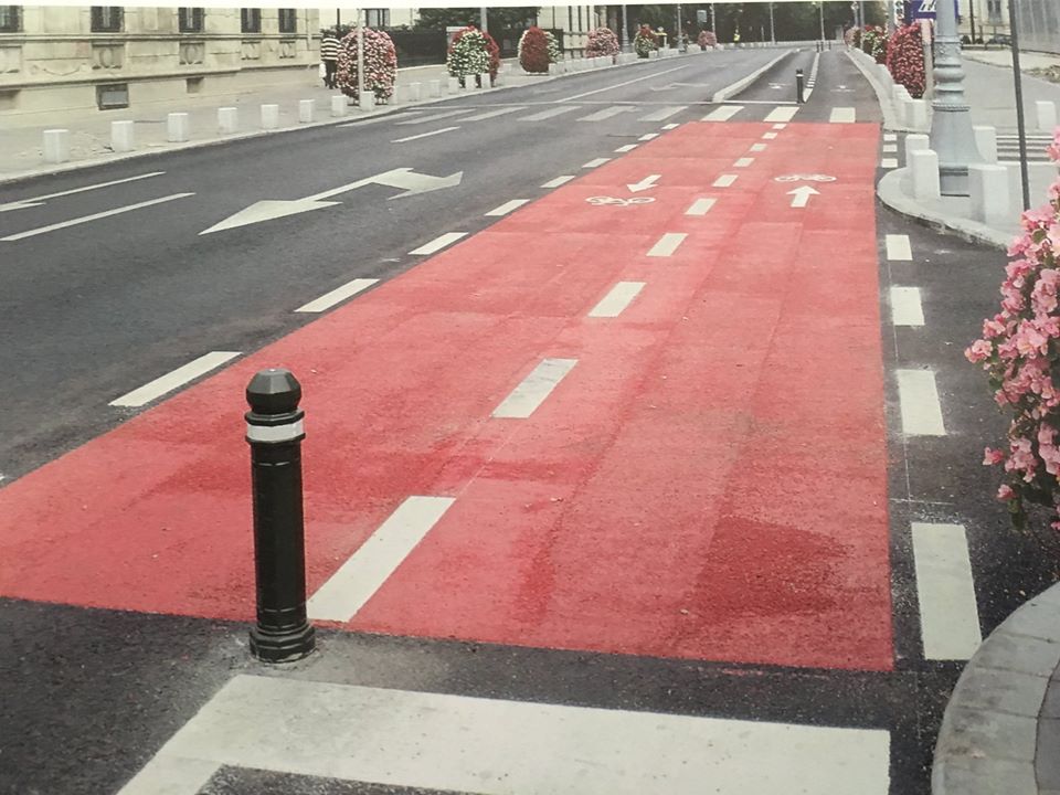 Trecerile de pietoni din Deva vor fi semnalizate cu marcaje rutiere antiderapante pentru siguranța pietonilor