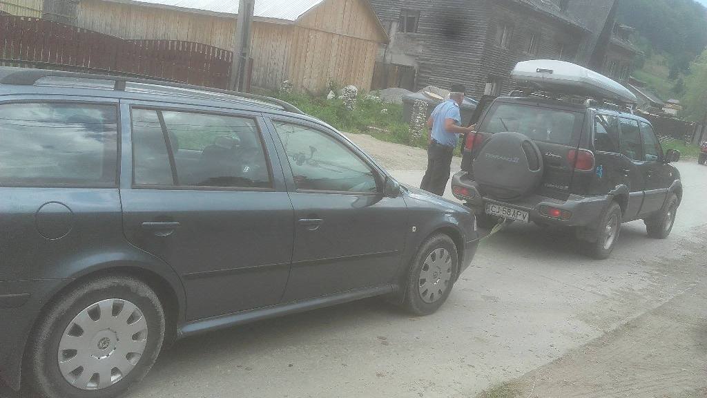 Turişti blocaţi în Munţii Suhard, ajutați de jandarmii montani