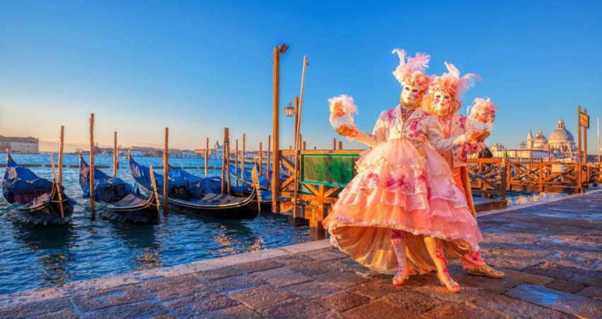 Cu 120 de Euro la Carnavalul de la Venetia!