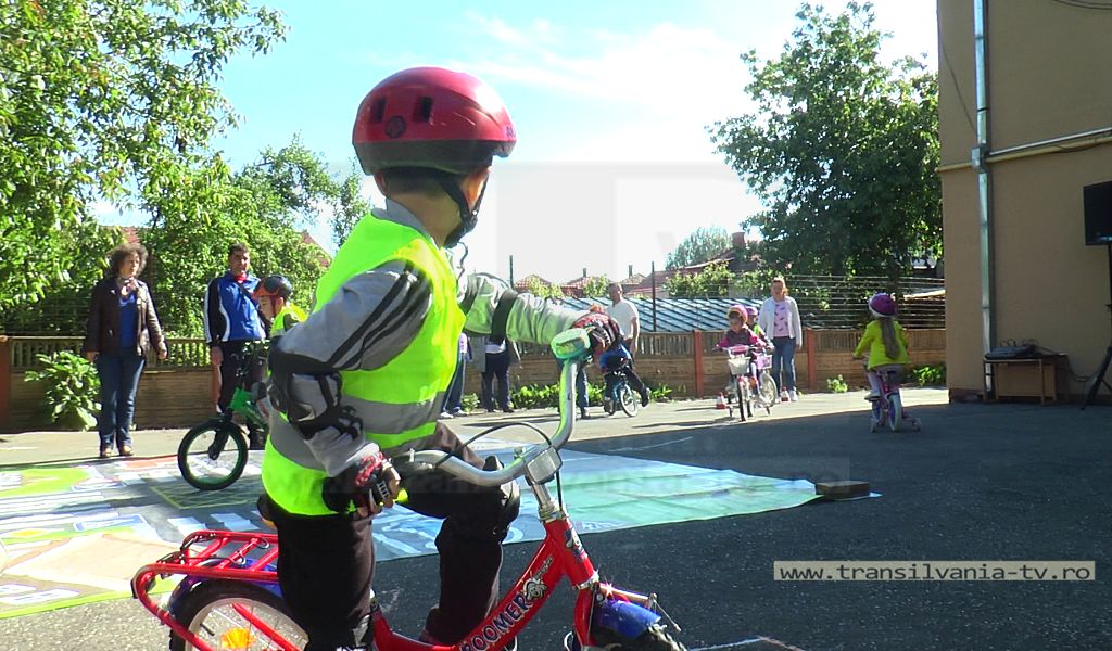 Cei mai buni biciclişti de la grădiniţe au încheiat campania „Vreau permis de biciclist!”