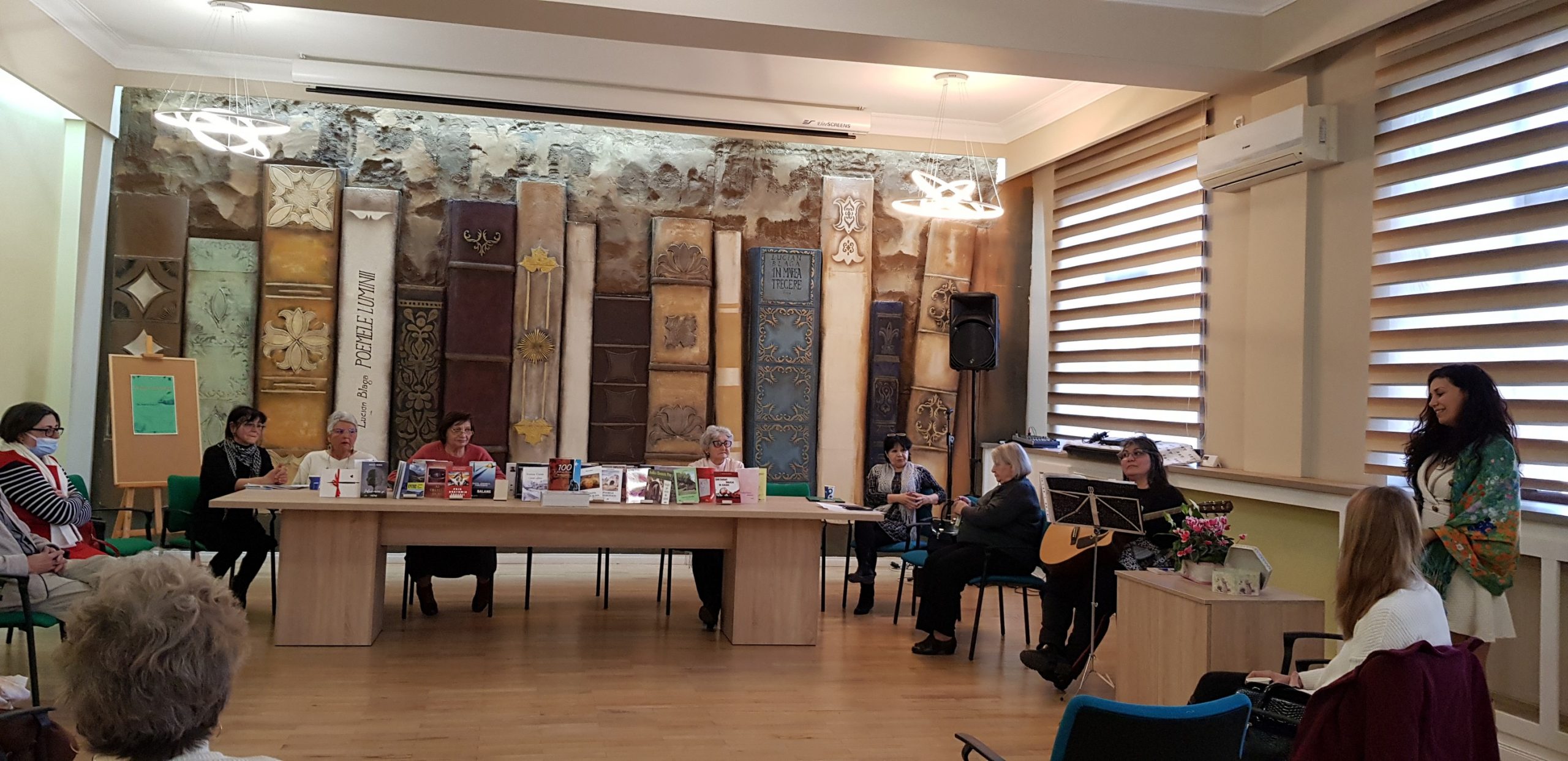 ZIUA MONDIALĂ A POEZIEI CELEBRATĂ LA SEBEȘ DE CENTRUL CULTURAL „LUCIAN BLAGA”