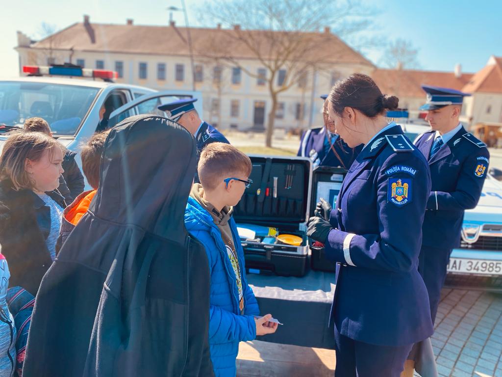 25 MARTIE – ZIUA POLIŢIEI ROMÂNE 200 de ani de serviciu în slujba comunității –