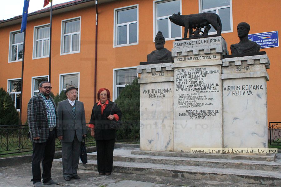 Bistrita-Nasaud-Tatal-a-38-de-...statui-12